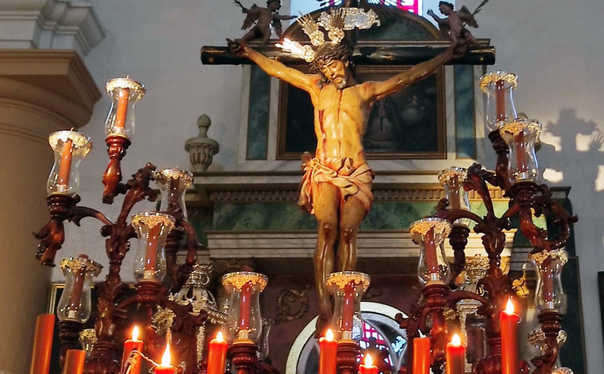 El Cristo ya está preparado para la procesión