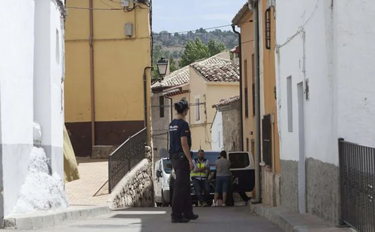 Liberan a una víctima de malos tratos retenida y torturada por su pareja en un municipio de Cuenca