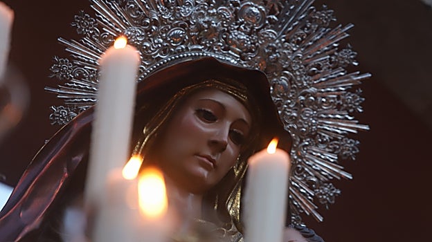 Primer plano de la Virgen del Amparo