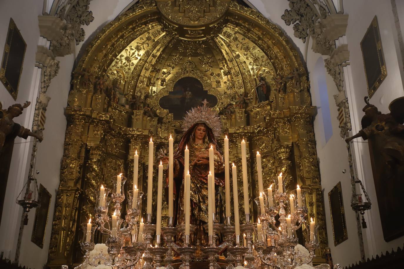 La solemne procesión de la Virgen del Amparo en Córdoba, en imágenes