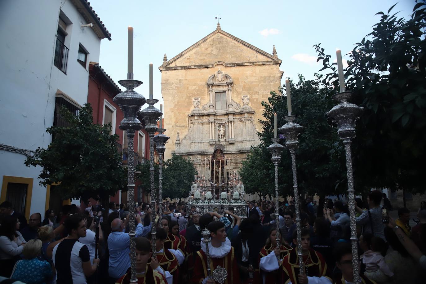 La solemne procesión de la Virgen del Amparo en Córdoba, en imágenes