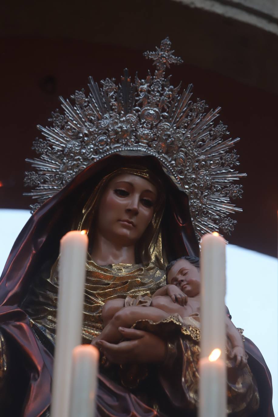 La solemne procesión de la Virgen del Amparo en Córdoba, en imágenes