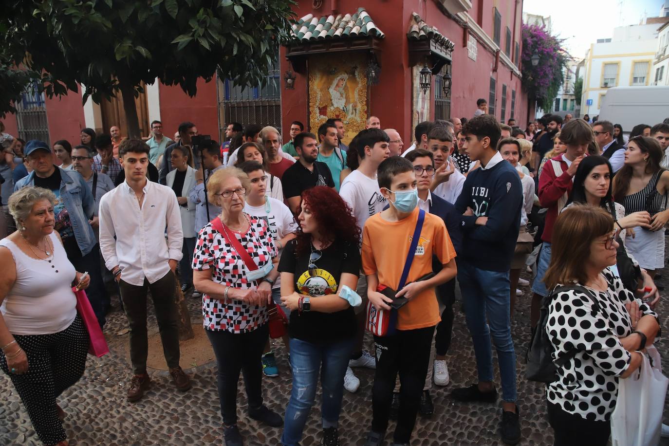 La solemne procesión de la Virgen del Amparo en Córdoba, en imágenes