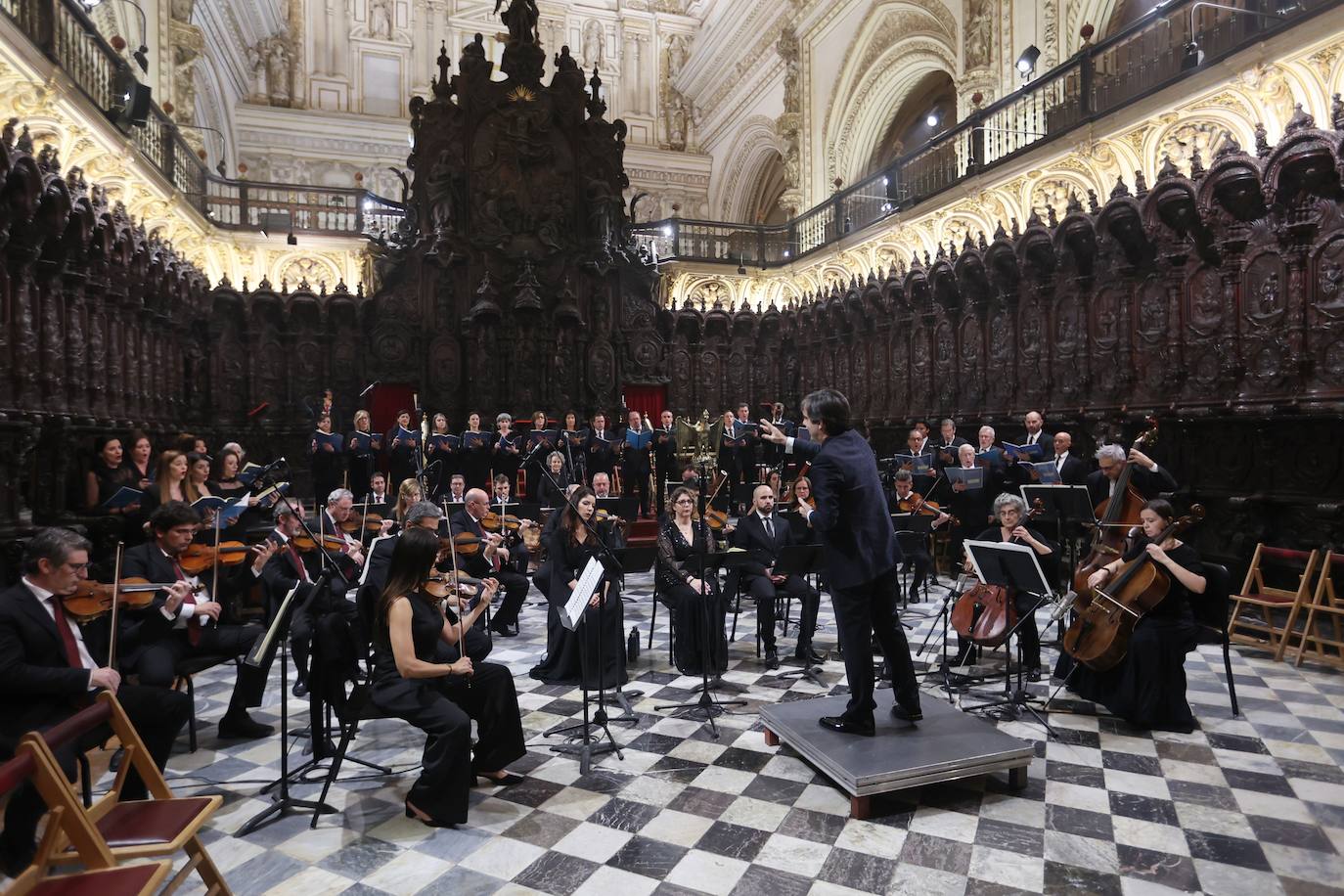 El sobrecogedor &#039;Requiem&#039; de Mozart en la Mezquita-Catedral de Córdoba, en imágenes