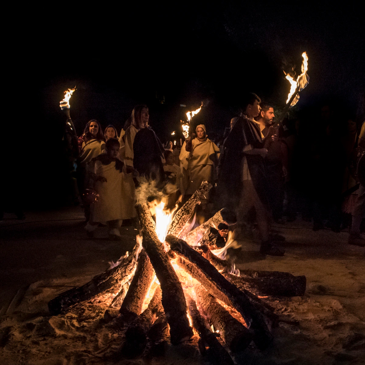 Ánimas, fuego y ritos, las otras tradiciones de Todos los Santos