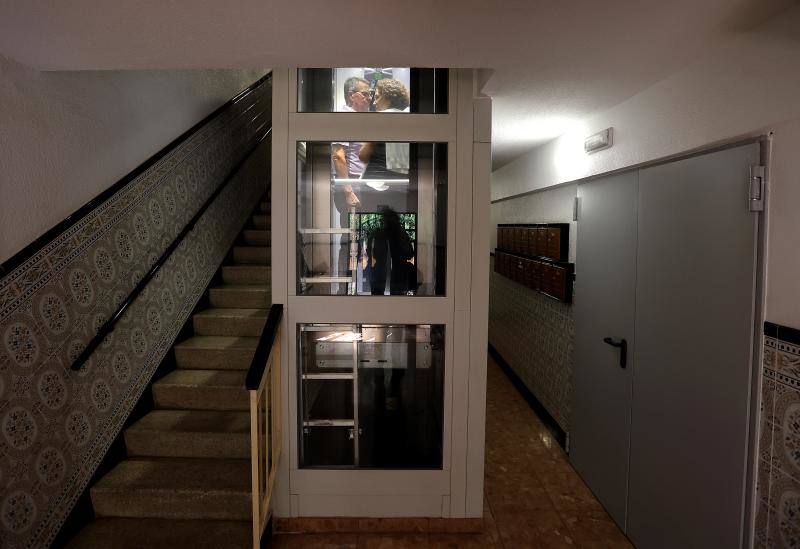 El ascensor panorámico del que disfrutan en uno de los bloques de Santuario