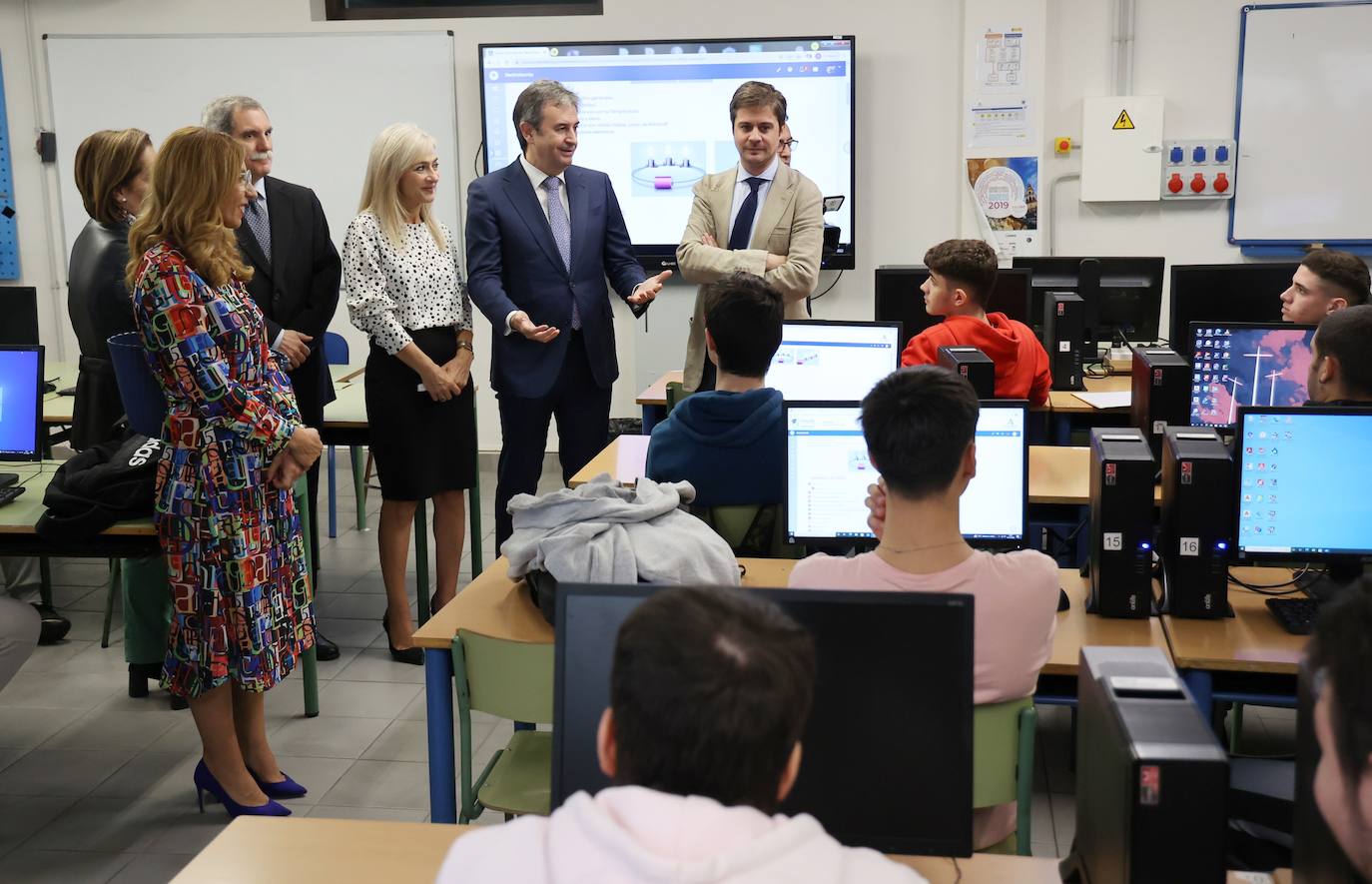 La visita de la consejera de Educación al instituto Maimónides, de Córdoba, en imágenes