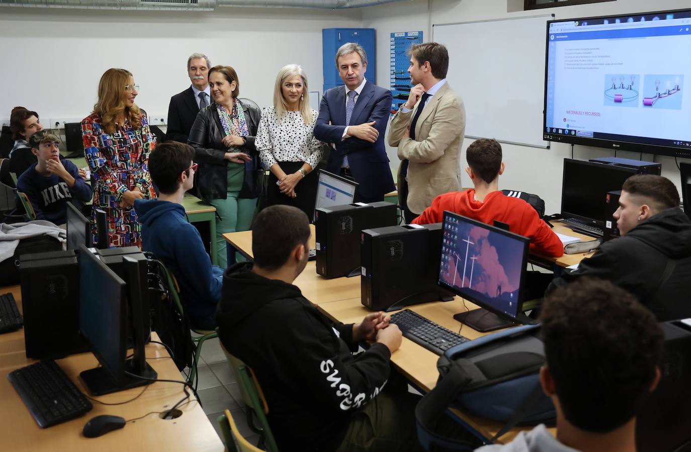 La visita de la consejera de Educación al instituto Maimónides, de Córdoba, en imágenes