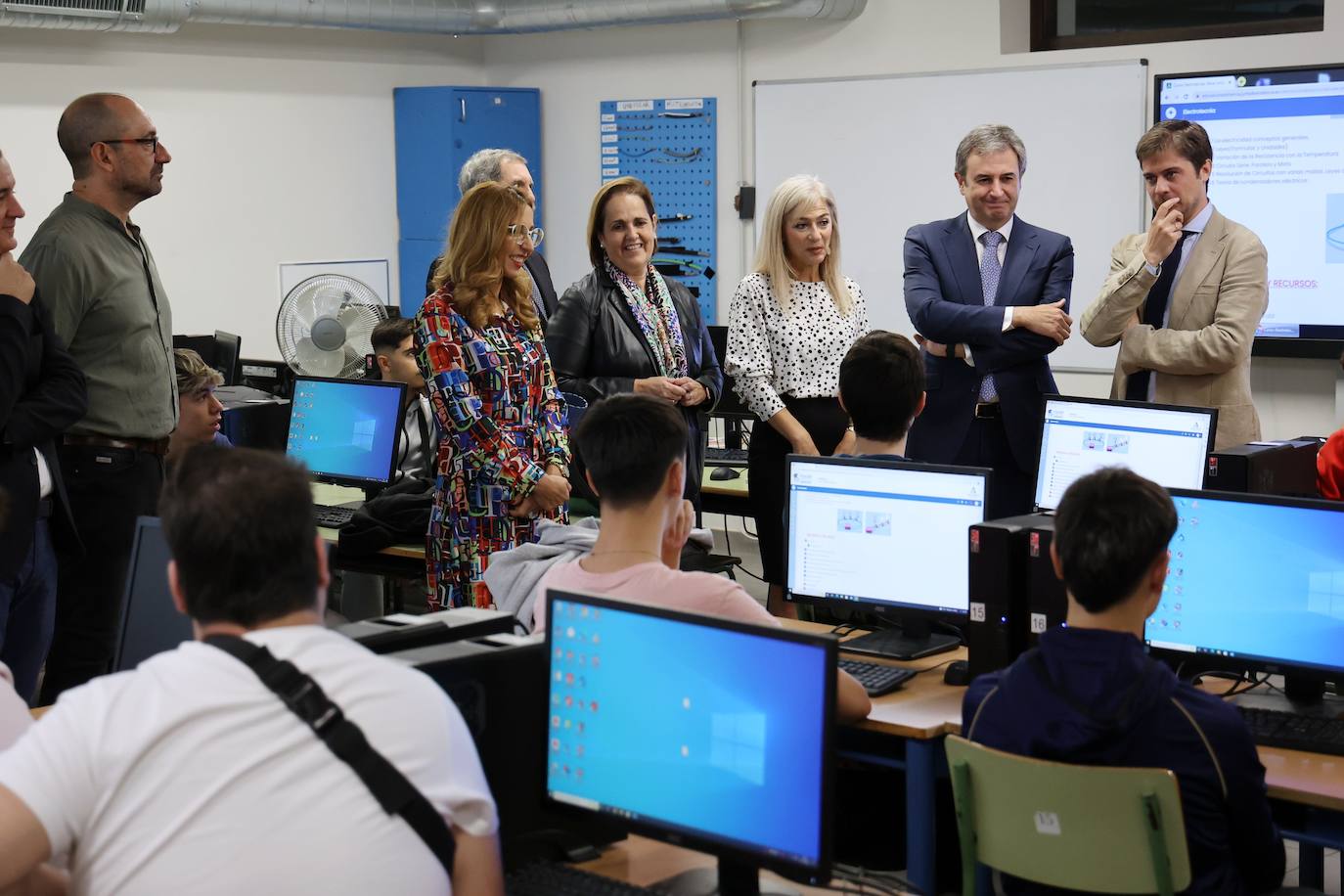 La visita de la consejera de Educación al instituto Maimónides, de Córdoba, en imágenes