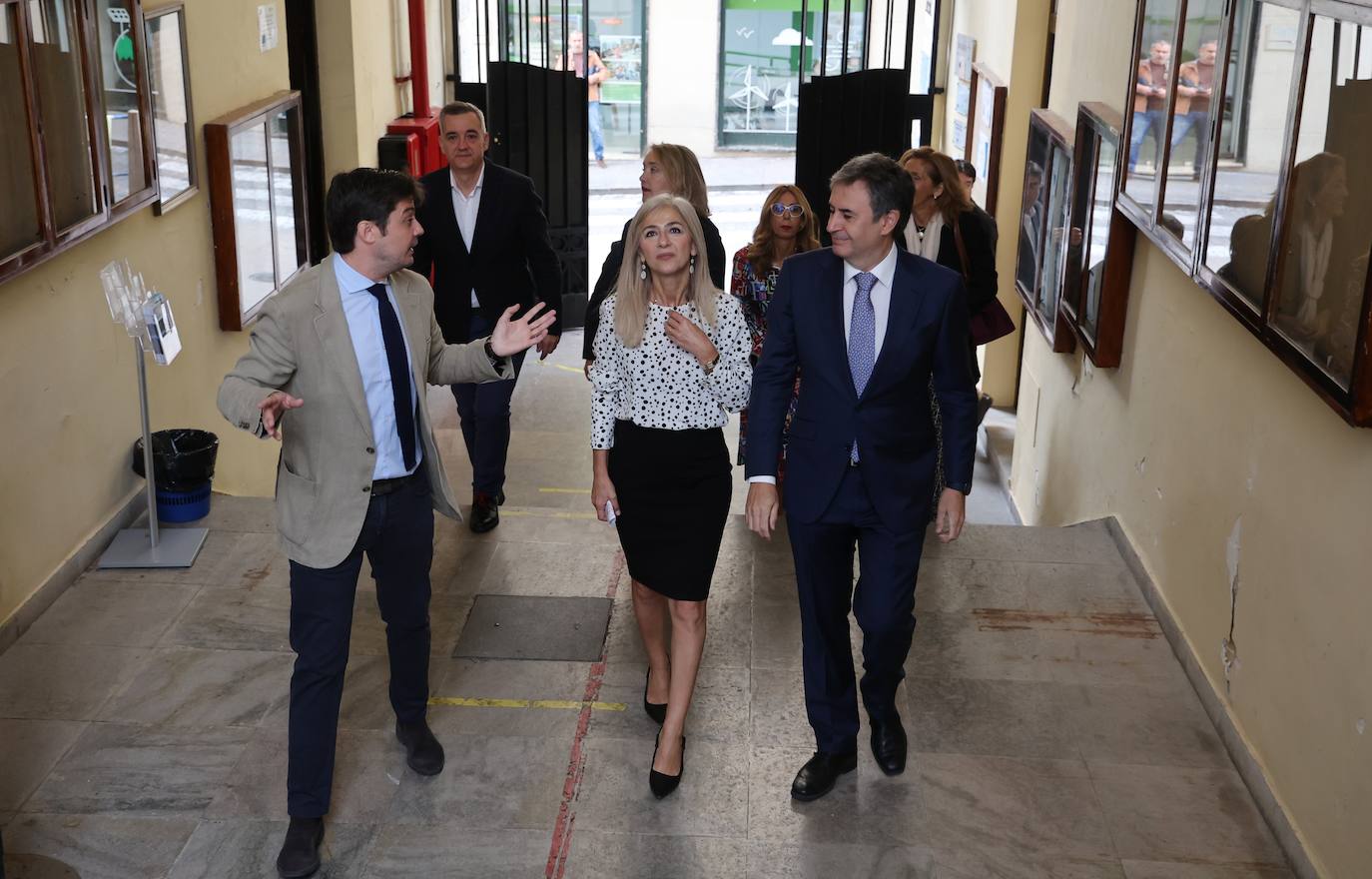 La visita de la consejera de Educación al instituto Maimónides, de Córdoba, en imágenes