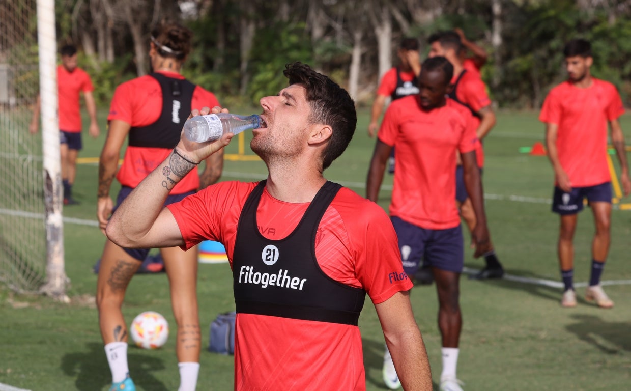 El capitán del Córdoba, Javi Flores, en un entrenamiento