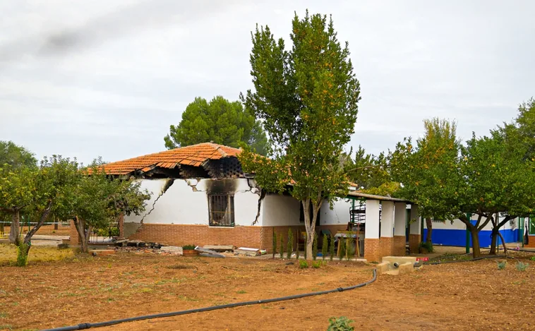 Un incendio arrasa la casa donde vivía el autor del tiroteo en Argamasilla de Calatrava