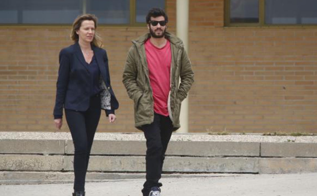 Guillermo Bárcenas y Marta Giménez Cassina, abogada de Luis Bárcenas y Rosalía Iglesias, en una imagen de archivo en Soto del Real