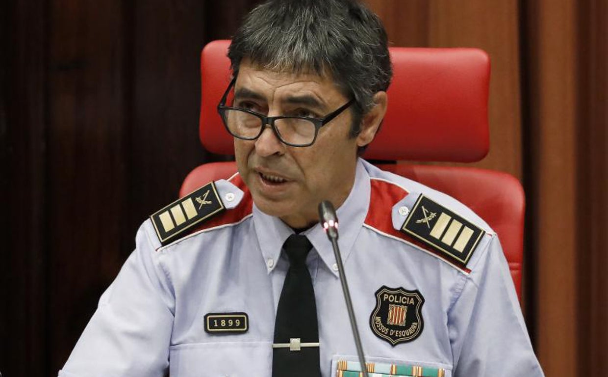 El mayor Josep Lluís Trapero durante su comparecencia este viernes en la comisión del Parlament