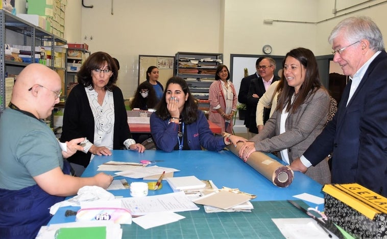 Visita de la consejera de Bienestar Social al Centro Ocupacional 'Valenzana' de Illescas