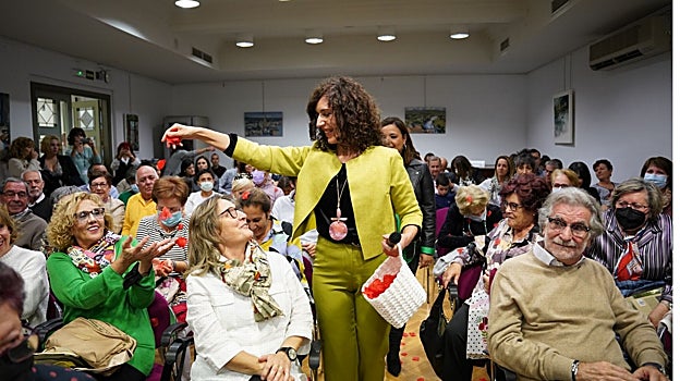 La poeta toledana, Macarena Alonso que ha presentado su libro 'Pétalos de mariposa'