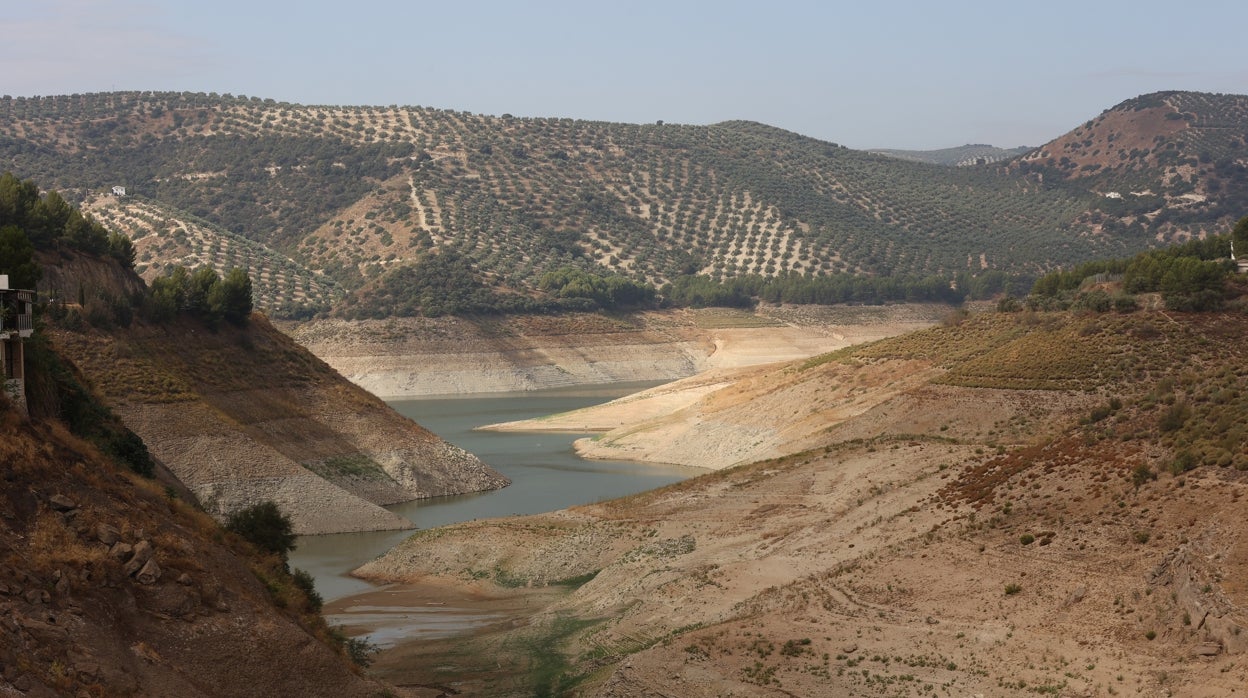 El Gobierno baraja que Iznájar transfiera agua a la comarca de Antequera