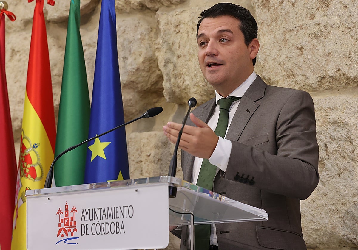 El alcalde de Córdoba, durante una comparecnecia