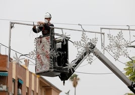 Puente Genil baraja inaugurar el día 3 de diciembre su 'pionero' alumbrado navideño