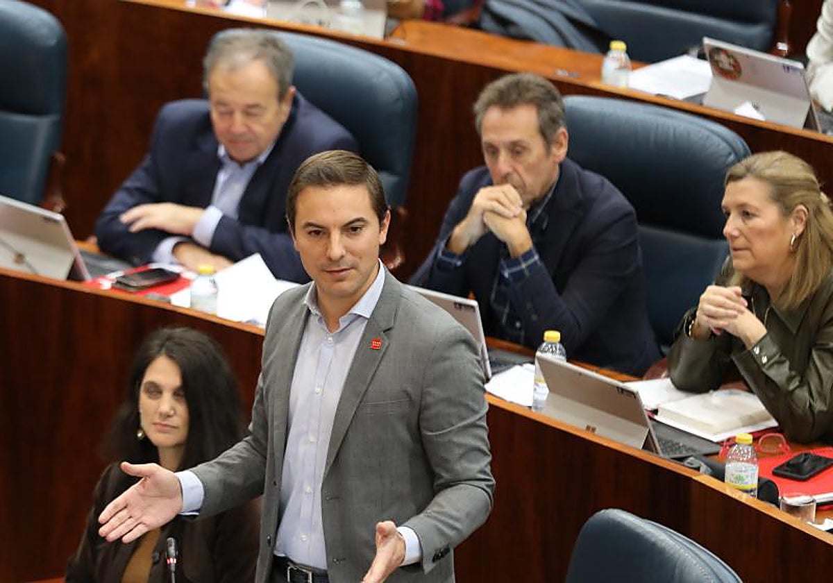 El socialista Juan Lobato