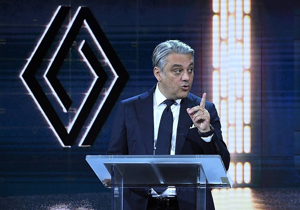 Luca De Meo, durante su intervención en rueda de prensa, en París