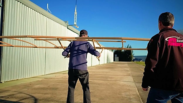 Imagen del armazó de la réplica del aparato volador que usó Ibn Firnás