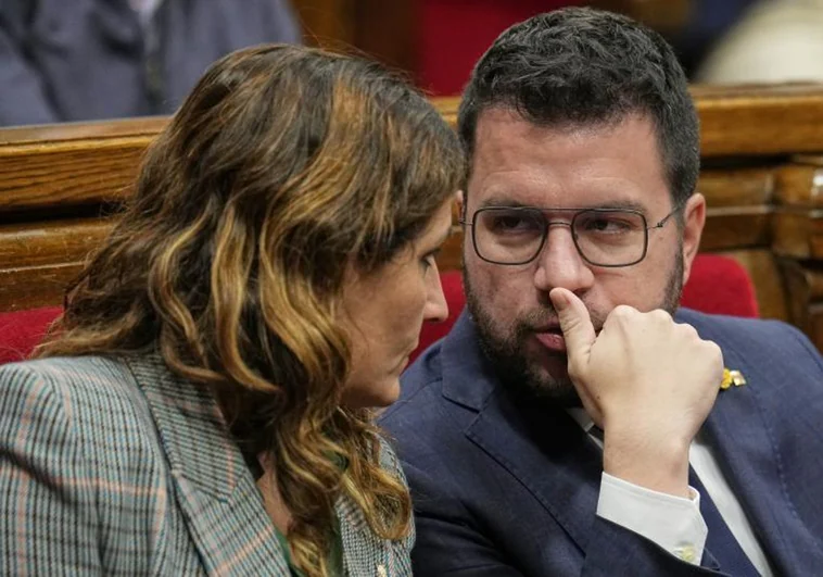 El Parlament constata la «pérdida de la confianza» de la mayoría que invistió a Aragonès