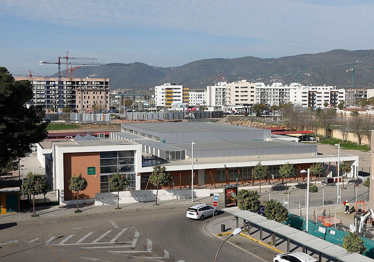 Exterior de la piscina cubierta del Parque Figueroa