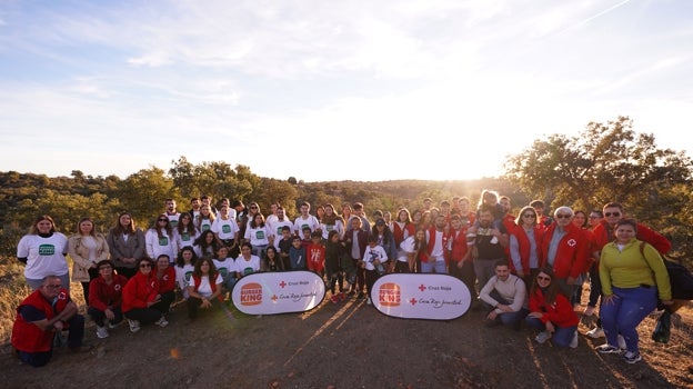 Los participantes en la reforestación