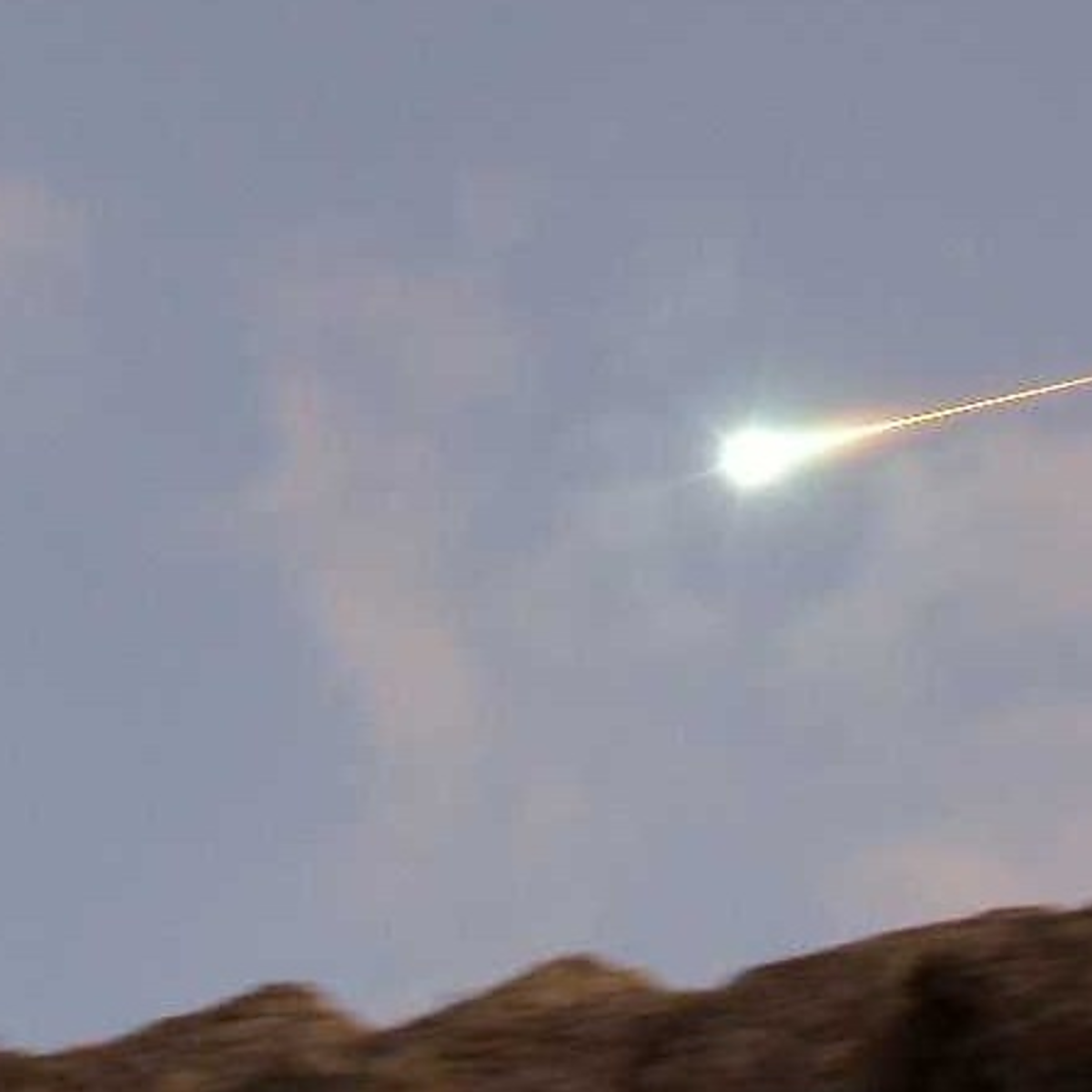 Una cámara capta una inquietante bola de fuego cruzando el cielo de Canarias