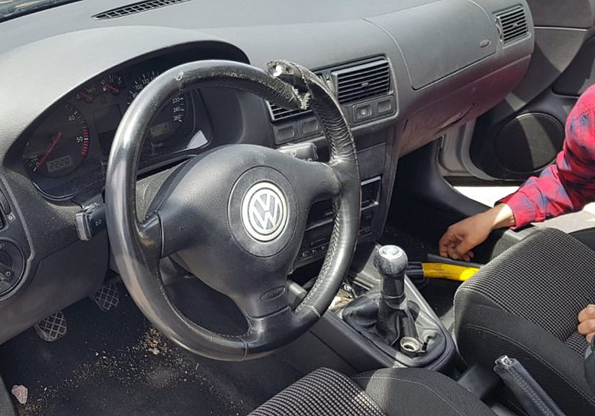 Imagen de un vehículo robado en Carabanchel