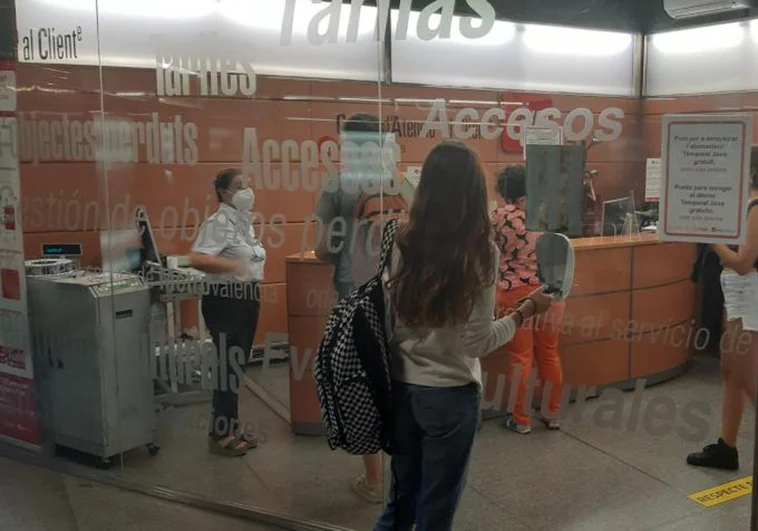 Metro y autobuses gratis en Valencia: cómo se pide el abono para menores de 30 años y dónde se recoge