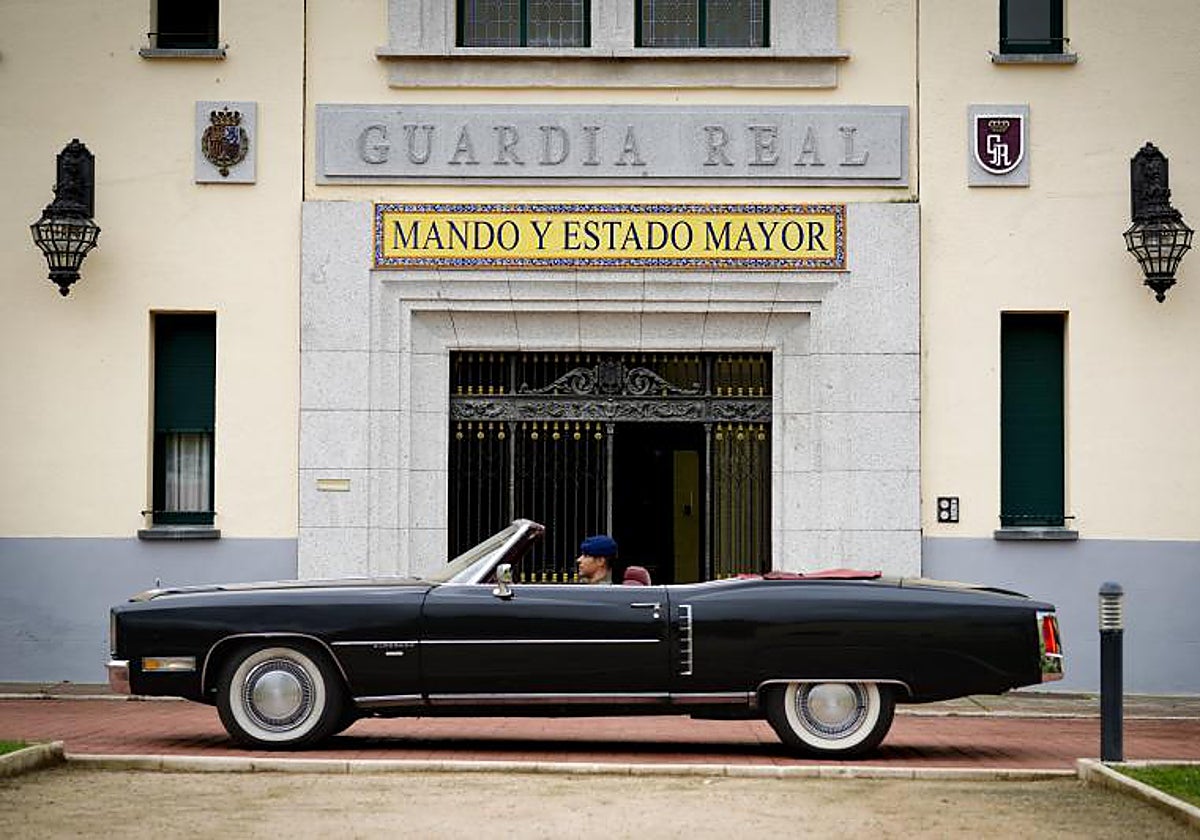 Cadillac Eldorado de 1973. Lo conduce un cabo de la Sección de Alta Representación de la Compañía de Transportes. Grupo de Logística