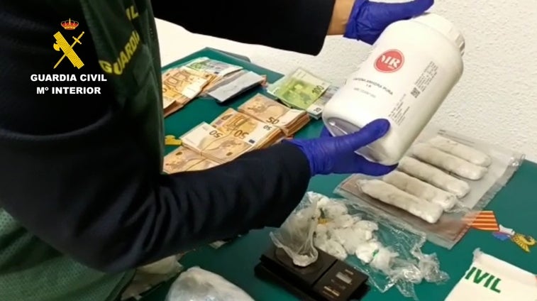 Detienen con 1.800 gramos de cocaína a un traficante que cortaba la droga con medicamentos ilegales dañinos para el hígado