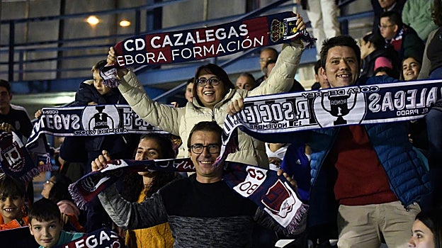 Los aficionados locales disfrutaron del partido
