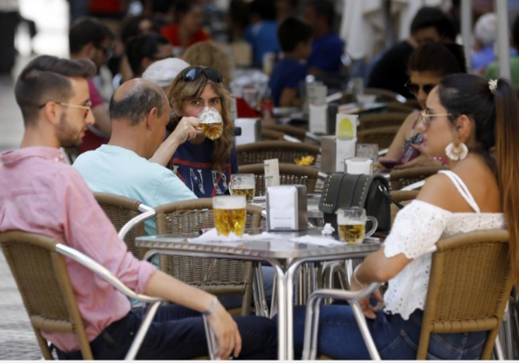 Crece el consumo de riesgo y  compulsivo de alcohol entre los ciudadanos de Barcelona