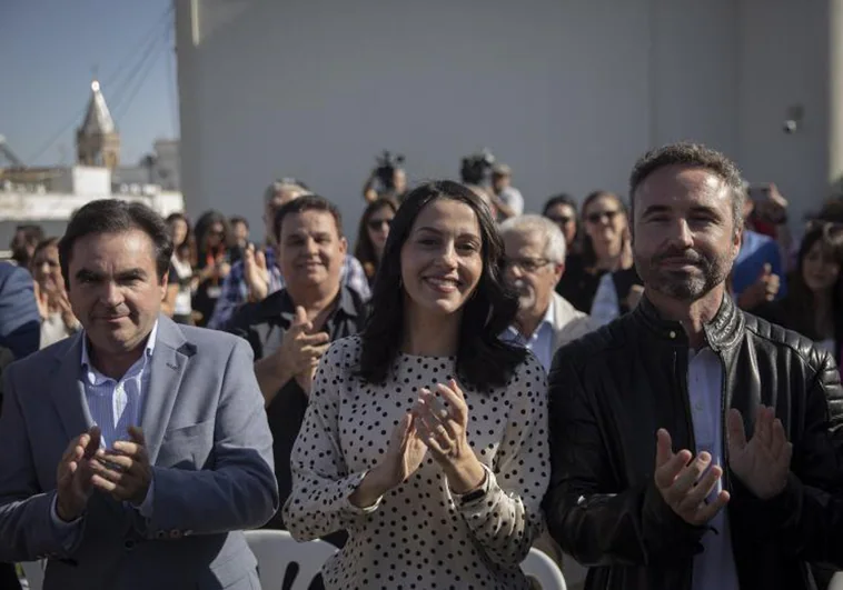 Ciudadanos abre la puerta a un modelo bicéfalo y da la bienvenida a Vox para derrocar a Sánchez