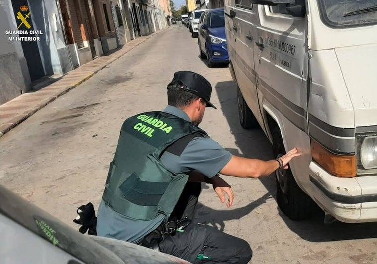 Detienen a un hombre por provocar daños en cincuenta coches aparcados en la localidad valenciana de Silla