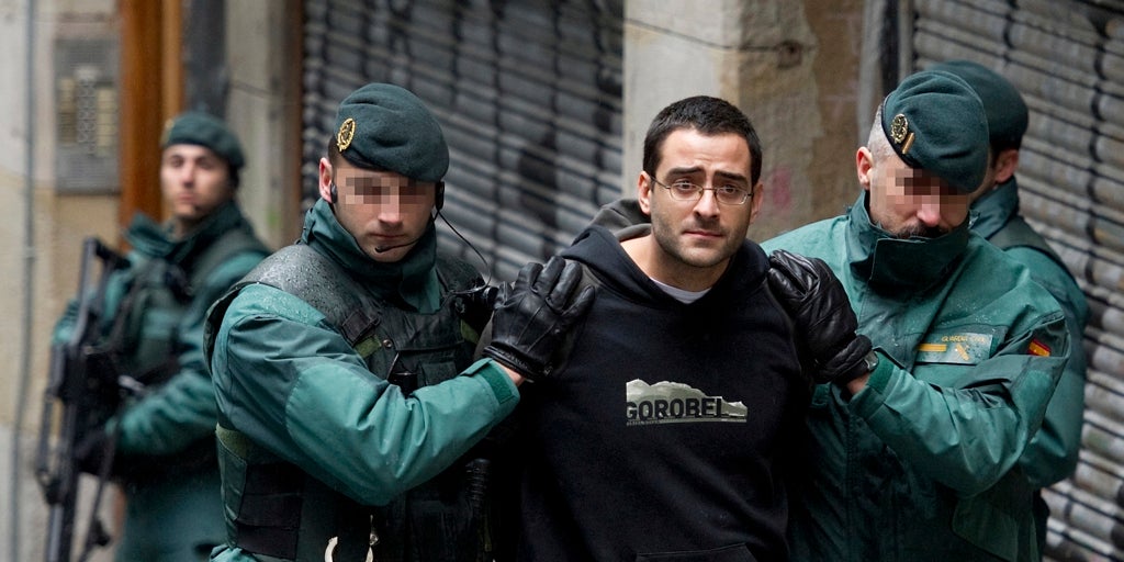 Otros siete presos de ETA trasladados al País Vasco y Navarra por el Gobierno de Sánchez Otros siete presos de ETA trasladados al País Vasco y Navarra por el Gobierno de Sánchez