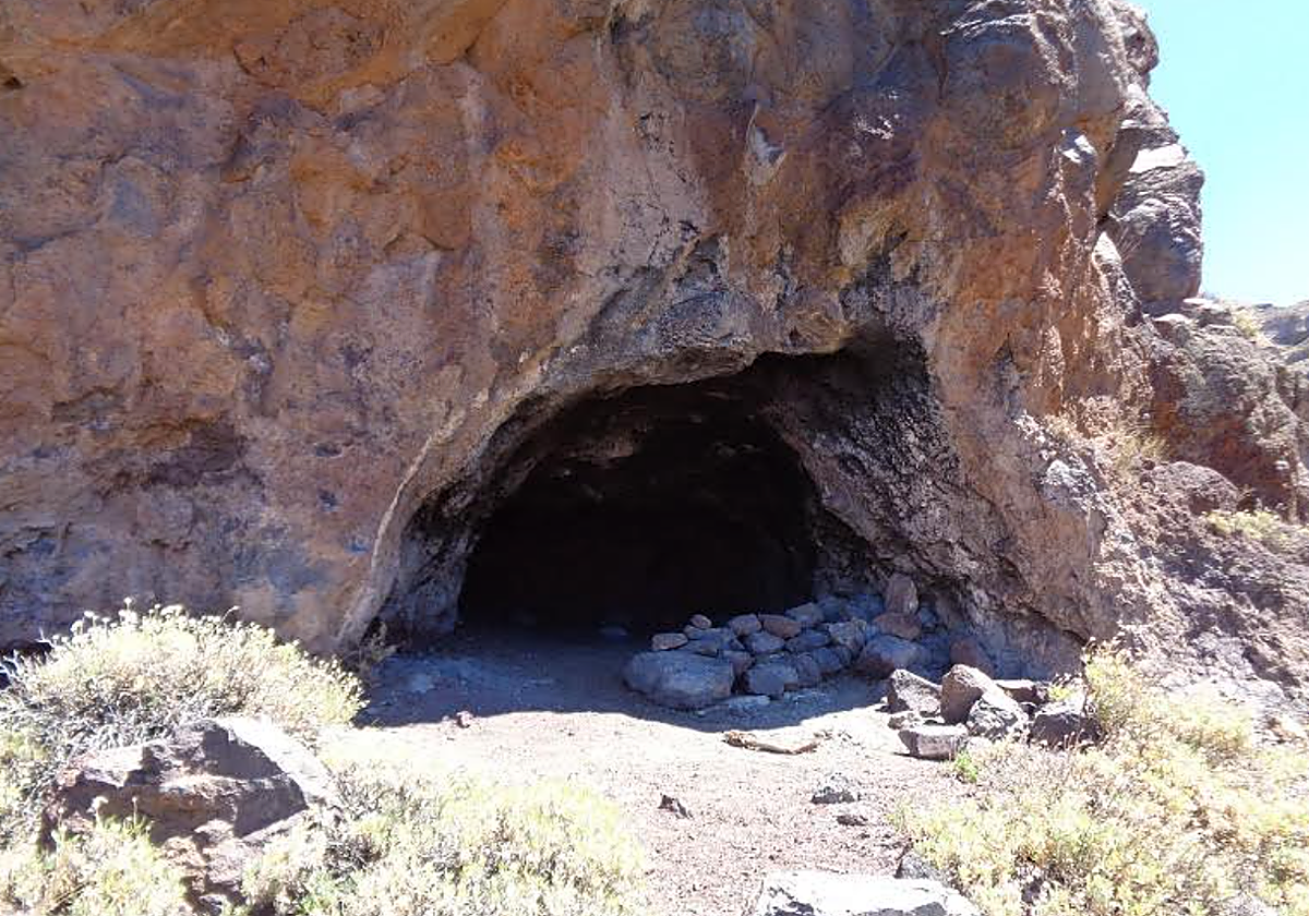 Cueva usada por los aborígenes en el Teide