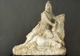 La escultura romana del dios Mihtra vuelve a Cabra 70 años después de su hallazgo