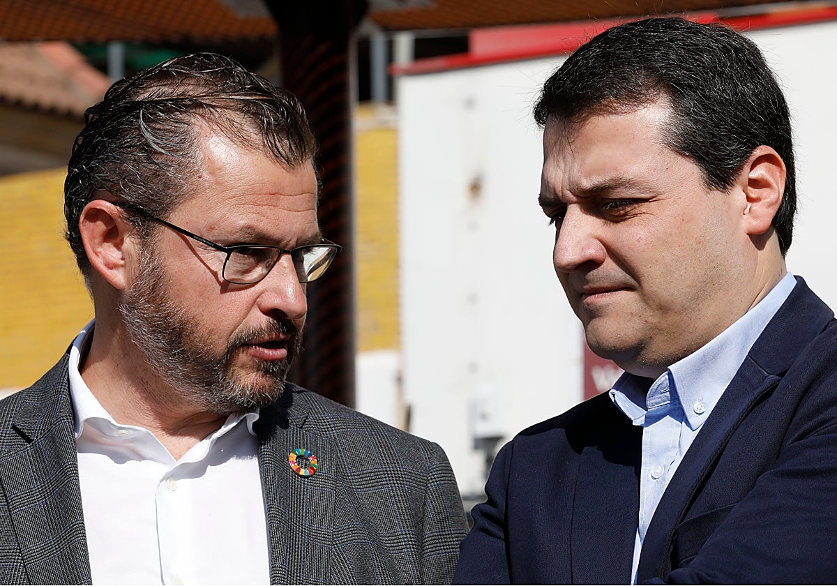 Dorado y Bellido, dialogando en la época en la que el primero era edil de Infraestructuras