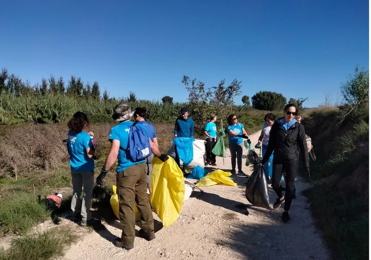 Más de 1.000 voluntarios retiran 4 toneladas de residuos en ríos valencianos gracias a «Mans al riu»
