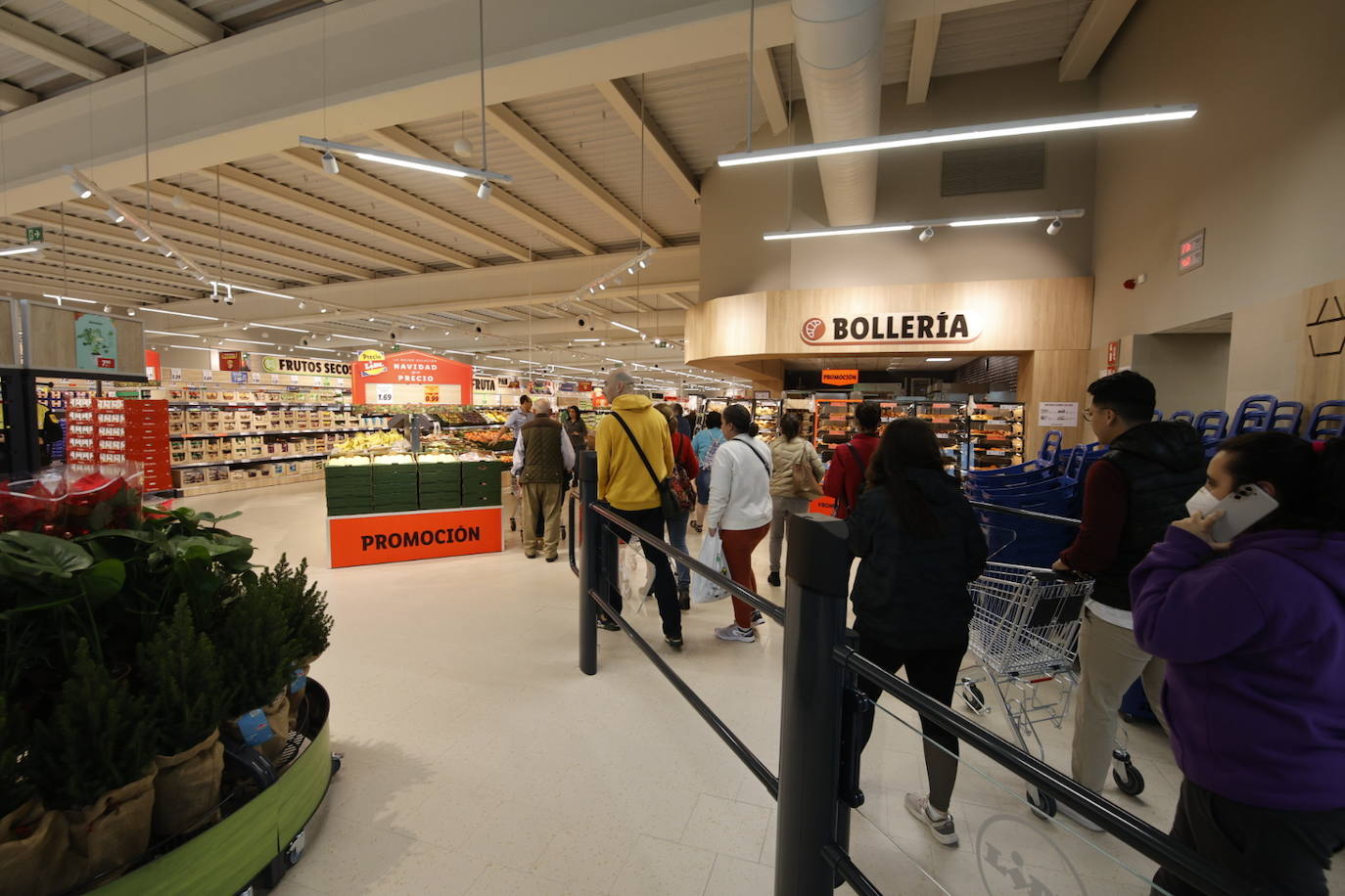 La inauguración del nuevo Lidl de la carretera de Palma del Río, en imágenes