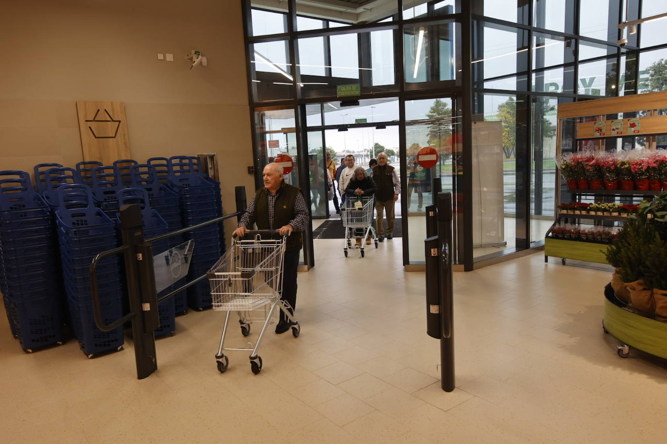 La inauguración del nuevo Lidl de la carretera de Palma del Río, en imágenes