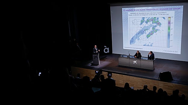Imagen de la intervención de José Ángel Nuñez en la primera jornada del Meteocom en CaixaForum Valencia