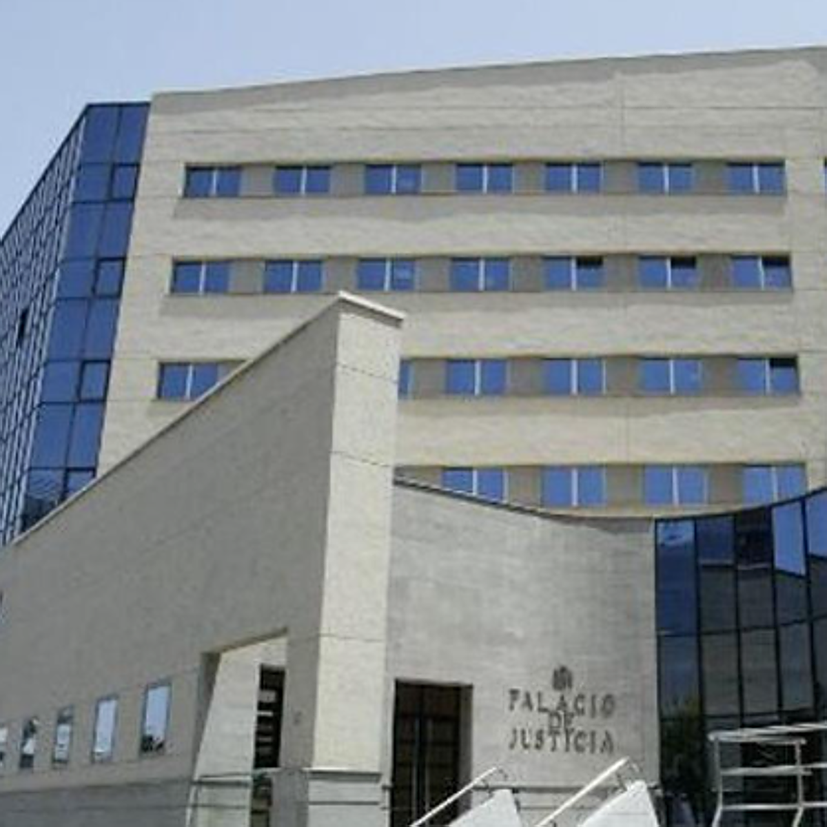 Piden 25 años de cárcel a un hombre que quemó viva a su pareja en La Laguna