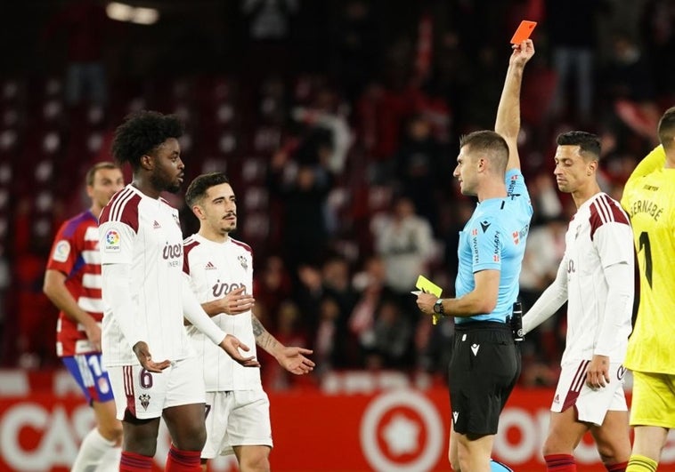 4-0: El Albacete, muy mermado con nueve, sale goleado de 'Los Cármenes' de Granada