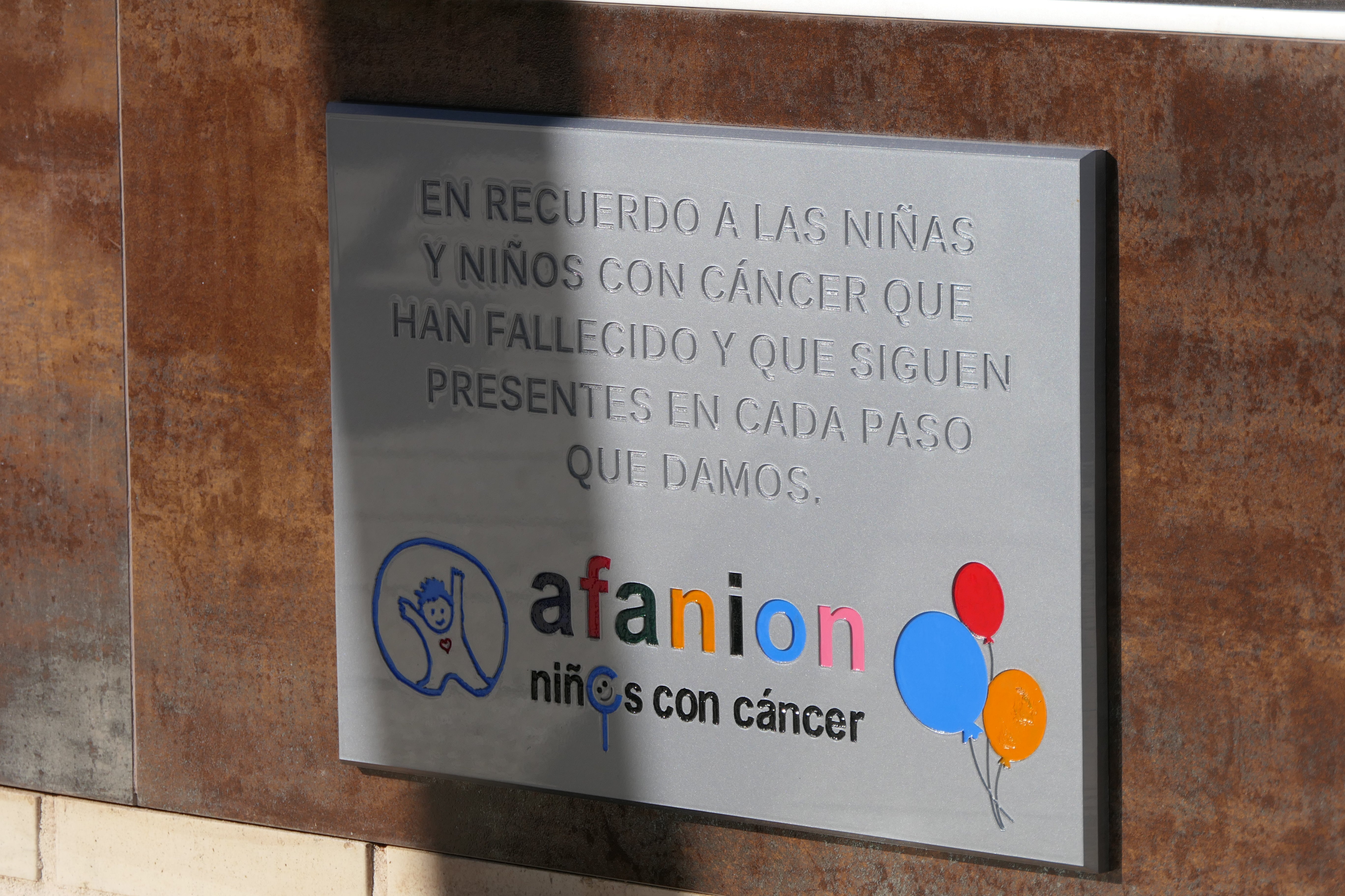 &#039;Frente a la Marea&#039;, escultura en homenaje a los niños y adolescentes fallecidos por cáncer