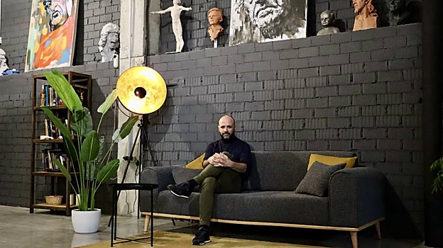 Javier López del Espino, en su taller